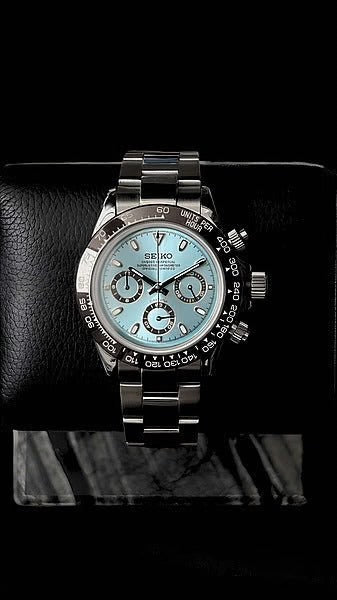 Seiko Mod Daytona Sky Blue VK63 MecaQuartz en exhibición